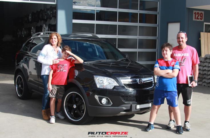 HOLDEN CAPTIVA JARAMA GLOSS BLACK POLISH LIP