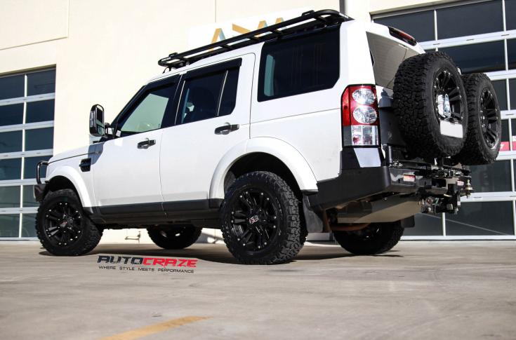 LAND-ROVER-DISCOVERY-MONSTER-XD-MATTE-BLACK