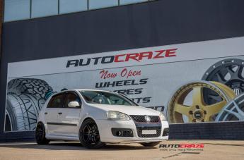 VOLKSWAGEN GOLF SF01 SATIN BLACK