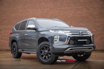 MITSUBISHI PAJERO SPORT REPLAY GLOSS BLACK MACHINED DARK TINT