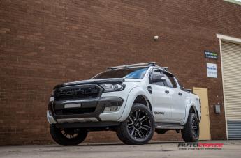 FORD RANGER MO982 GLOSS BLACK MILLED