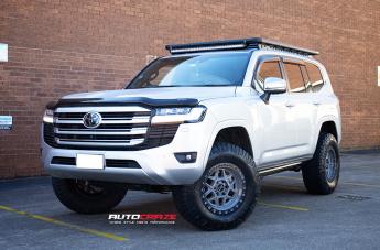 TOYOTA 300 SERIES LANDCRUISER KELSO BATTLESHIP GREY W BLACK LIP EDGE BLACK BOLTS