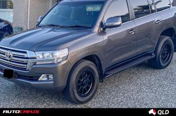 TOYOTA LANDCRUISER HURRICANE SATIN BLACK