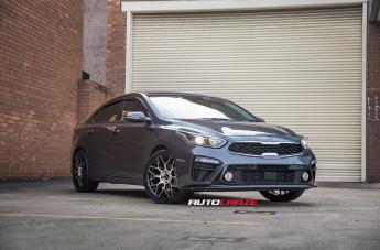KIA-CERATO-PODIUM-PIANO-BLACK-MACHINED