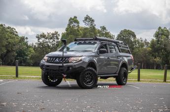 MITSUBISHI TRITON KM544 MESA SATIN BLACK GLOSS BLACK LIP