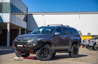 MITSUBISHI PAJERO SABBATH MATTE BLACK