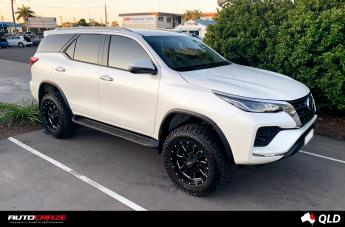 TOYOTA-FORTUNER-MO962-GLOSS-BLACK-MILLED-ACCENTS