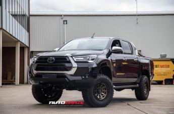 TOYOTA HILUX N80 4WD COVERT BRONZE BLACK LIP