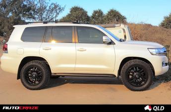 TOYOTA LANDCRUISER SLEDGE MATTE BLACK