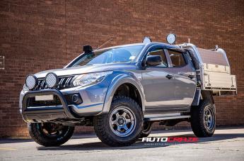 MITSUBISHI TRITON SHOK ANTHRACITE 