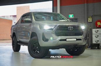TOYOTA HILUX N80 4WD KICKER MATTE BLACK