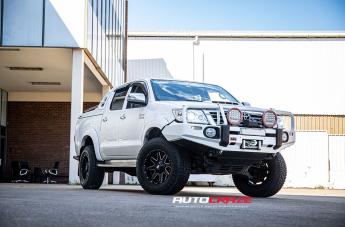 TOYOTA HILUX N70 4WD BLADE  OR GLOSS BLACK MILLED