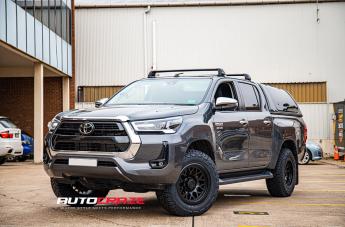 TOYOTA HILUX N80 4WD CHAOS SATIN BLACK