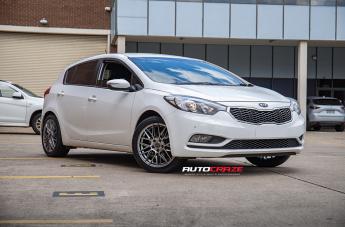 KIA-CERATO-HOCKENHEIM-HYPER-BLACK