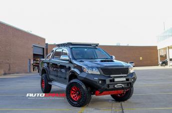 TOYOTA HILUX N70 4WD COVERT CANDY RED BLACK LIP