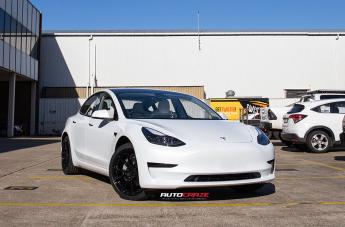 TESLA MODEL 3 VENOM GLOSS BLACK