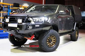TOYOTA HILUX N80 4WD CARNAGE BRONZE