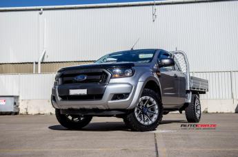 FORD RANGER GRUNT G1 SILVER WITH BLACK CENTRE POLISH LIP