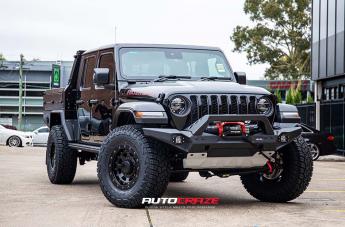 JEEP GLADIATOR CHASE SATIN BLACK
