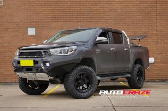TOYOTA HILUX 4WD BLOCK MATTE BLACK