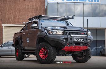 TOYOTA HILUX N80 4WD COVERT CANDY RED BLACK LIP