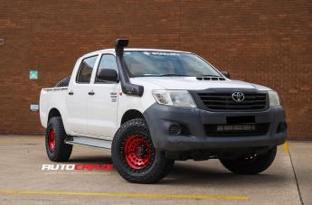 TOYOTA-HILUX-4WD-ZEPHYR-CANDY-RED-WITH-MATTE-BLACK-RING