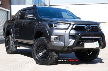 TOYOTA HILUX N80 4WD ZEPHYR MATTE BLACK
