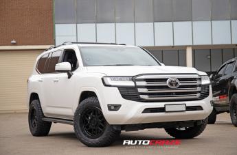 TOYOTA LANDCRUISER MESA SATIN BLACK W GLOSS BLACK LIP