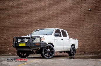 TOYOTA HILUX N70 4WD SLIDE GLOSS BLACK