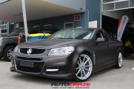 HOLDEN-COMMODORE-VF-SS-UTE-BATHURST-SILVER